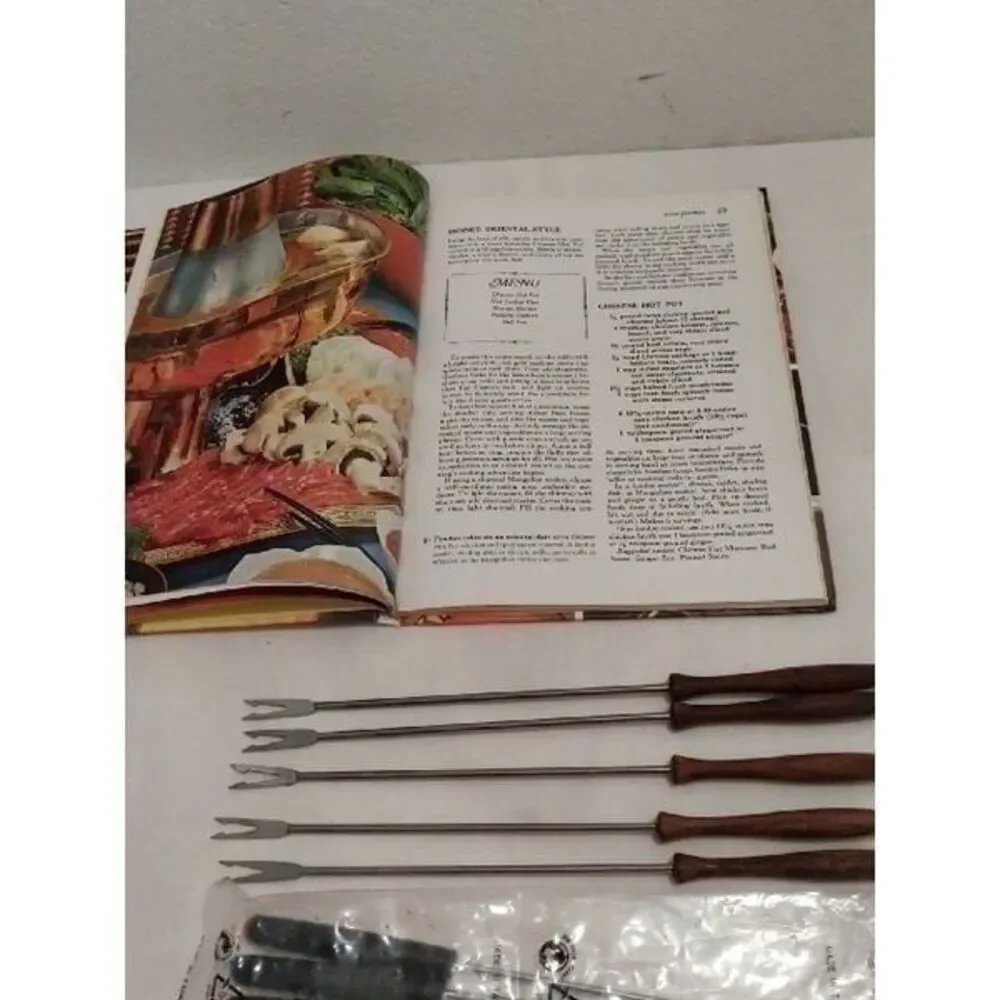 Better Homes & Gardens Fondue‎ Cookbook with Fondue Forks